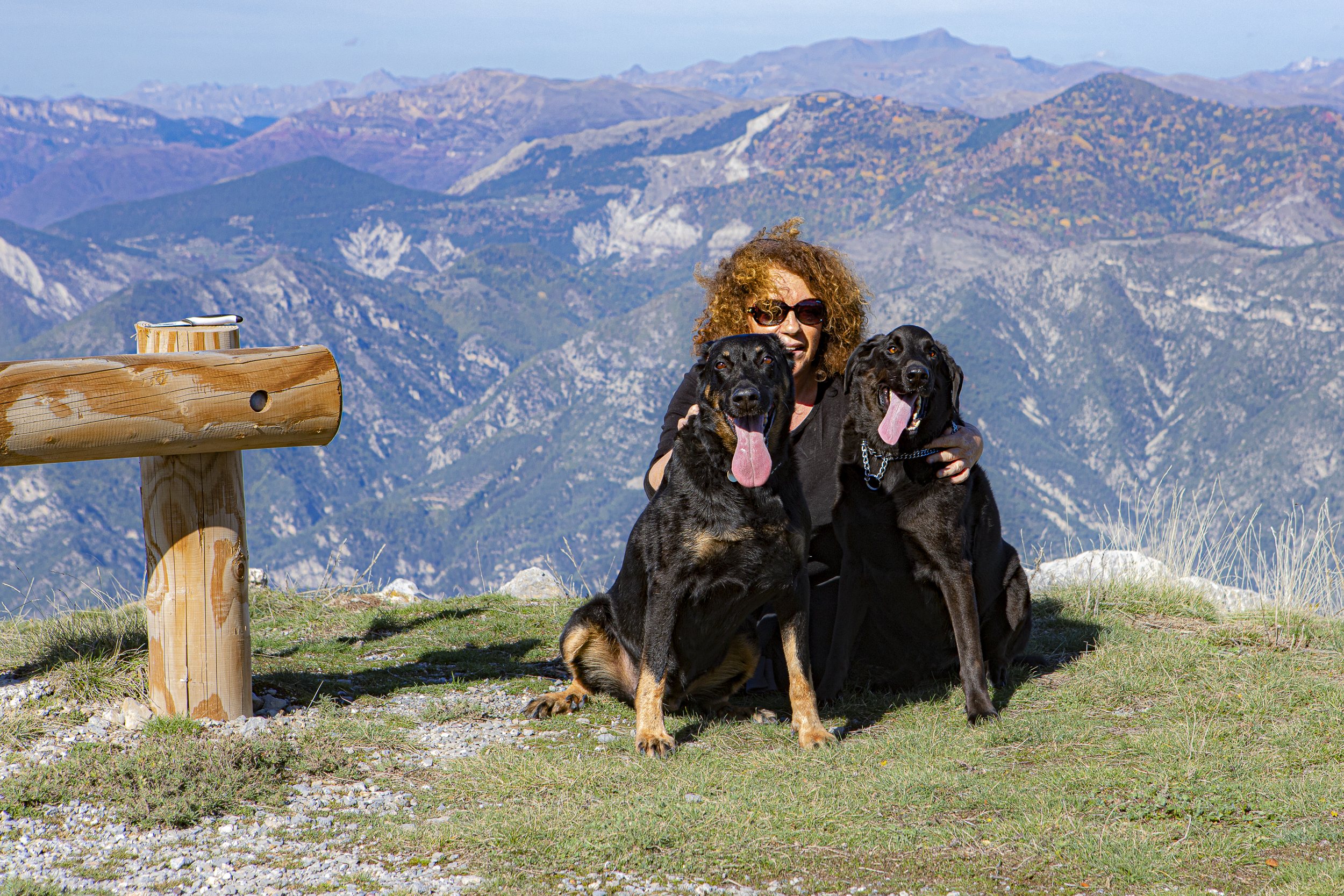Maguy et ses chiens au mont Vial